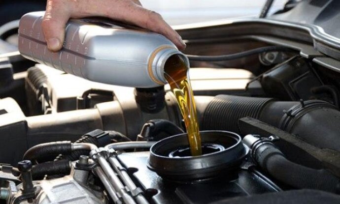 Какое масло лучше лить в двигатель авто: фотообзор, советы и отзывы